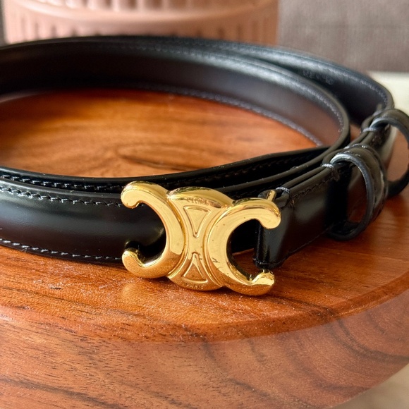 SMALL TRIOMPHE BELT IN TAURILLON LEATHER - Picture 1 of 5